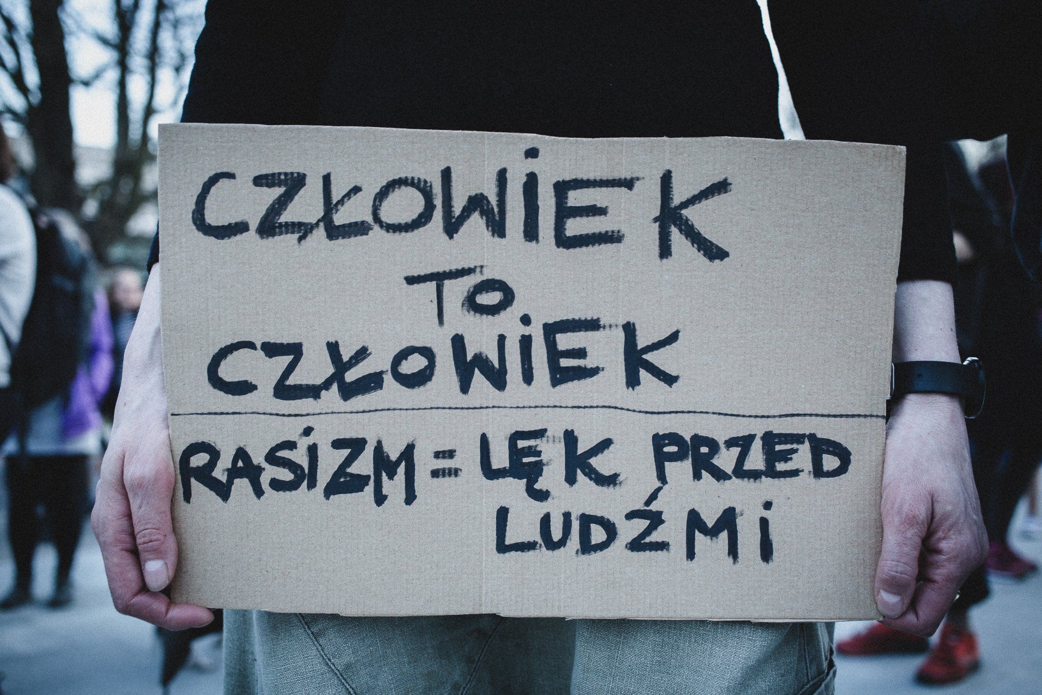 Zero tolerancji dla przemocy. Przyszłość Polski to solidarność i silne społeczeństwo, nie ksenofobiczna nagonka.
